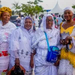 hadj-2024-le-retour-des-pelerins-marque-par-un-accueil-chaleureux-a-l-aeroport-d-abidjan