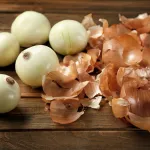 secrets-de-jardinage-5-usages-astucieux-des-pelures-d-oignon