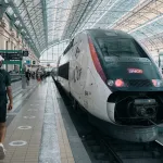 breves-de-l-actualite-internationale-trump-et-harris-au-coude-a-coude-cyberattaque-sur-les-tgv-de-paris