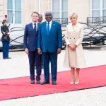 jo-2024-le-premier-ministre-beugre-mambe-recu-a-l-elysee-par-emmanuel-macron