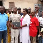 excellence-scolaire-des-eleves-de-treichville-primes-par-l-association-entraide-and-soutien-inter