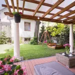 preservez-votre-pergola-3-conseils-pour-eviter-qu-elle-ne-s-envole