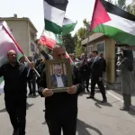 la-revue-de-l-actualite-internationale-tinzaouatene-en-nettoyage-macron-a-rabat-funerailles-d-ismael-haniyeh