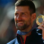 jo-paris-2024-novak-djokovic-remporte-sa-premiere-medaille-d-or-olympique