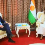 niger-en-fin-de-sa-mission-l-ambassadeur-des-pays-bas-fait-commandeur-par-niamey