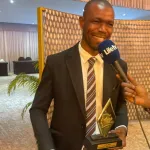 medias-apres-ses-2-prix-a-ebony-le-journaliste-ecolo-elvis-gouza-remporte-le-prix-du-journaliste-web-de-l-annee