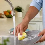 economiser-de-l-eau-en-faisant-la-vaisselle-4-astuces-ecoresponsables
