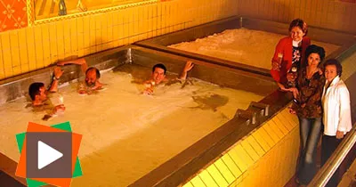 une-brasserie-autrichienne-propose-des-bains-de-biere-aux-visiteurs