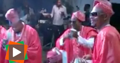 des-milliardaires-font-le-boucan-lors-d-une-ceremonie-au-nigeria