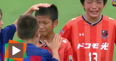 les-jeunes-du-barca-consolent-leurs-adversaires