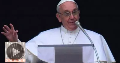 le-pape-francois-acclame-par-150-000-fideles-pour-son-premier-angelus