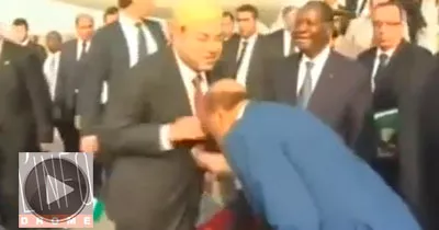 le-roi-mohamed-vi-lors-de-sa-visite-en-cote-divoire-a-refuse-le-baisemain-de-l-ambassadeur-georges-ouegnin