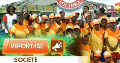 reportage-arbre-de-noe-l-700-enfants-combles-par-coquillage-et-solibra