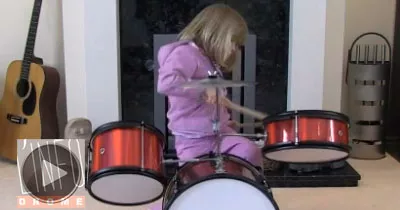 buzz-cette-petite-fille-est-elle-un-vrai-genie-de-la-batterie