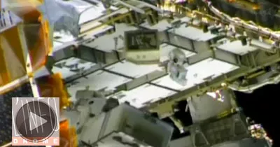 iss-deux-astronautes-jouent-les-mecanos-de-l-espace