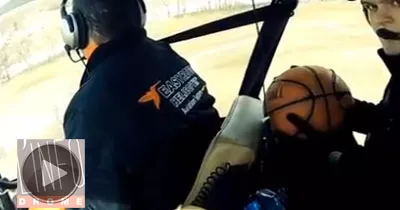 il-marque-un-panier-depuis-un-helicoptere