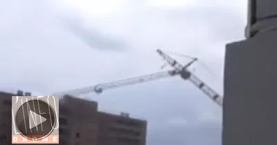 une-grue-s-effondre-sur-un-immeuble-et-ne-fait-aucun-blesse