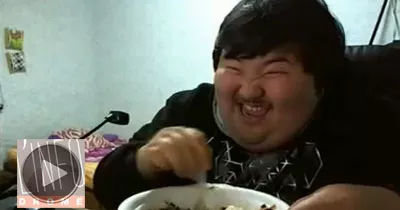 un-coreen-trop-content-de-manger