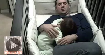 ce-bebe-ne-dort-pas-dans-son-berceau-sans-son-pere