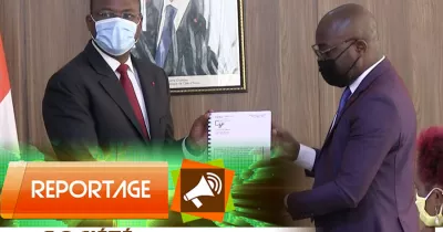 le-president-de-la-cijp-vamara-coulibaly-presente-le-resultat-des-travaux-au-ministre-sidi-toure