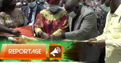 le-maire-cisse-bacongo-offre-un-marche-de-legumes-et-fruits-aux-femmes-de-koumassi