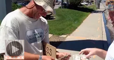 argent-tour-de-magie-pour-les-sans-abri