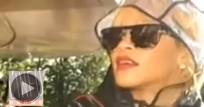 rihanna-frappe-un-fan-avec-son-micro