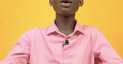 serie-invisible-ou-isabelle-l-acteur-timo-fait-son-choix-dans-poudindin