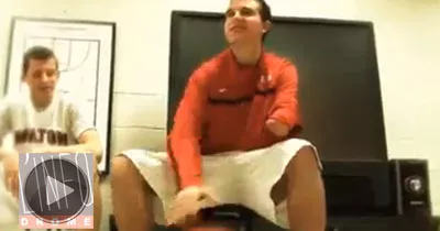 la-belle-histoire-de-zach-hodskins-jeune-basketteur-handicape