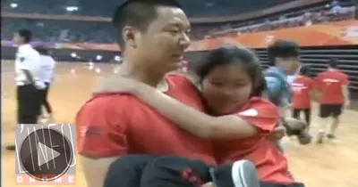 chine-porter-sa-femme-sur-150-metres-pour-gagner-une-maison