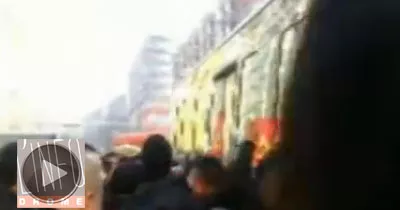 chine-200-riverains-secourent-les-passagers-d-un-bus