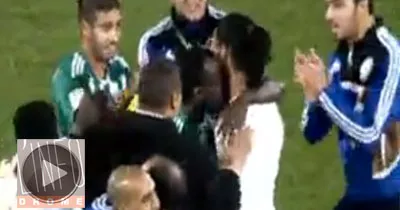 ronaldinho-detrousse-par-ses-adversaires