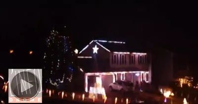 un-voisin-passionne-de-decorations-de-noel