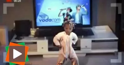 un-bebe-qui-danse-sur-une-musique-congolaise