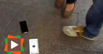 il-achete-l-iphone-6-en-premier-et-le-fait-tomber-en-sortant-de-l-apple-store