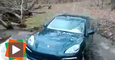 traversee-d-une-riviere-avec-une-porsche-cayenne