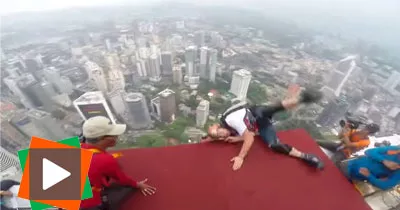 a-365-metres-de-haut-il-tombe-dans-le-vide