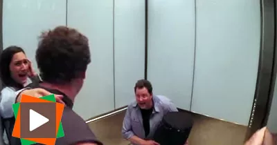 un-magicien-se-coupe-en-2-dans-un-ascenseur-la-camera-cachee-terrifiante