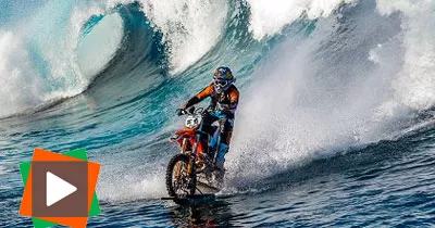 robbie-maddison-fait-du-surf-a-motocross